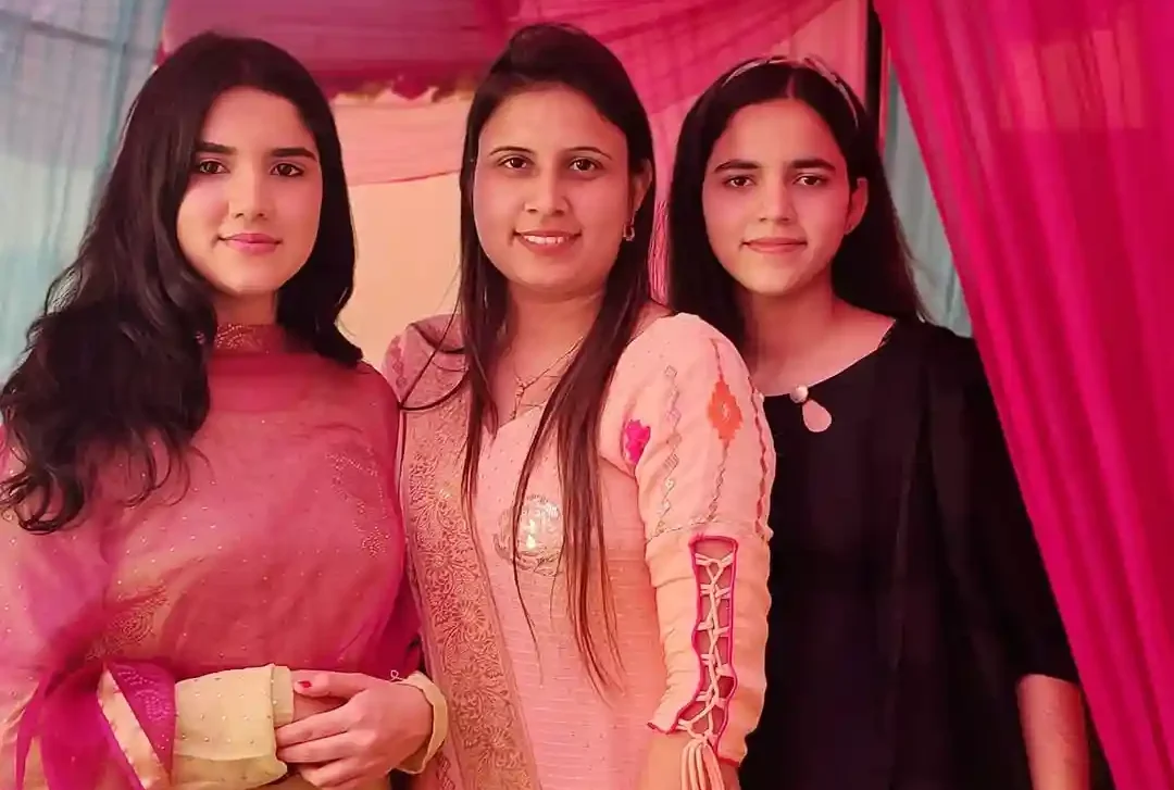 Lavisha Malik Sister